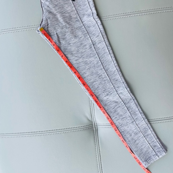 New with tags! FREE PEOPLE MOVEMENT Hybrid Legging in GREY Size XS - Picture 10 of 16